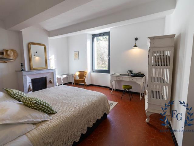 Grande maison familiale avec terrasse, jardin et espaces indépe