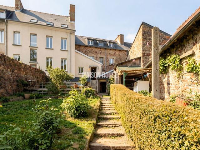 Grande maison familiale centre ville Pontrieux avec jardin, lavoir et accès au Trieux