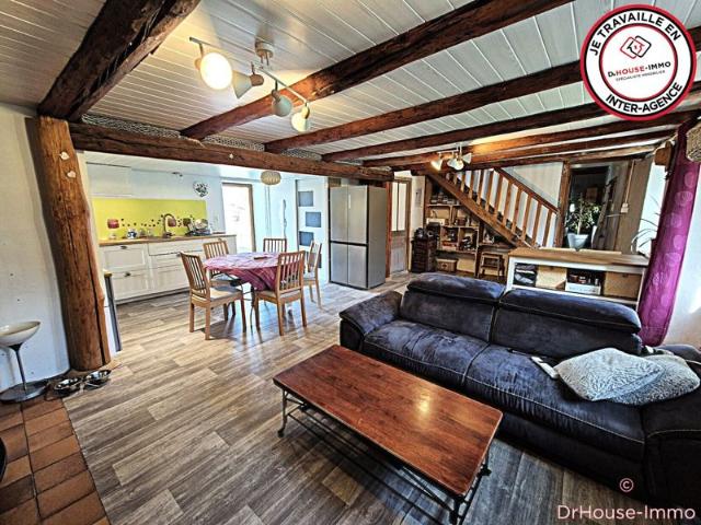 Grande maison familiale de 8 pièces à la campagne sur un grand terrain arboré à Cunlhat