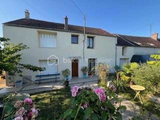Grande maison familiale de 163m2, 5 chambres, avec terrasse extérieur/garage, terrain de 820m2