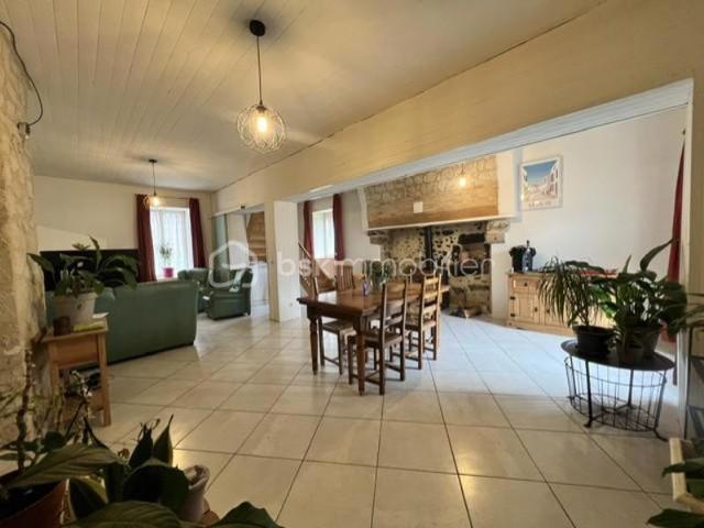 Grande maison familiale de 170m2, 4 chambres, terrain de 945m2!