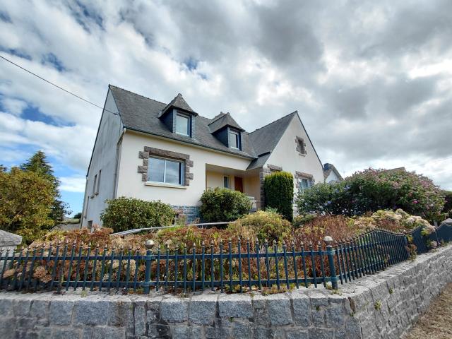 Grande maison familiale de 171 m2 à LANVOLLON