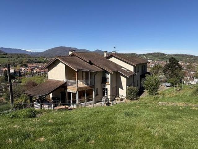 Grande maison familiale dominant Saint Girons 09200
