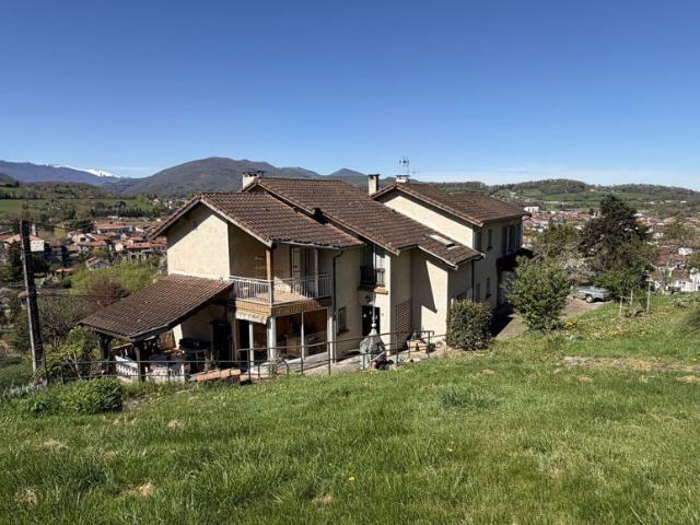 Grande maison familiale dominant Saint Girons 09200