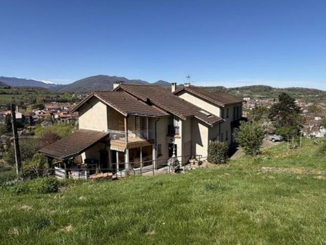 Grande maison familiale dominant Saint Girons 0920