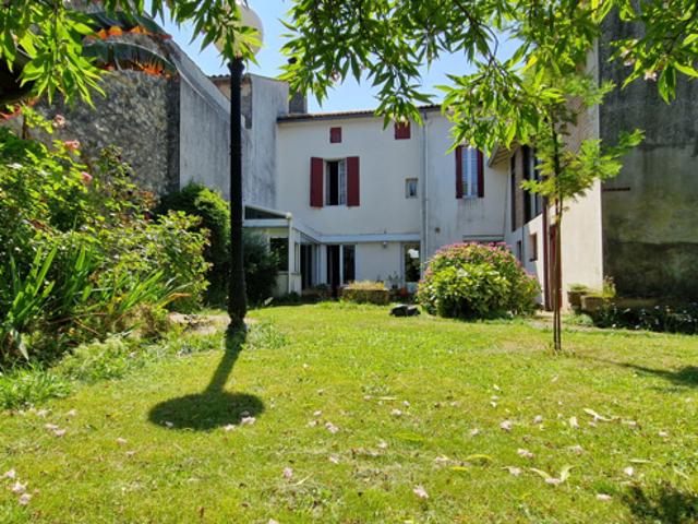 Grande maison familiale en pierre