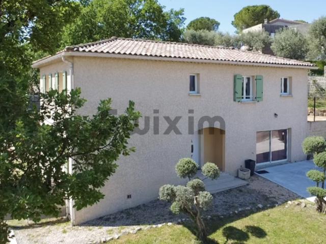 Grande maison familiale idéalement située, proche commerces