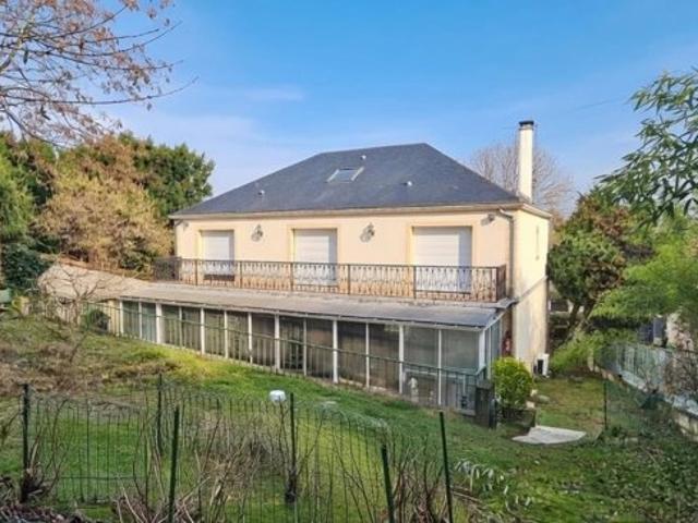 Grande maison familiale lumineuse avec jardin plein Sud et garage