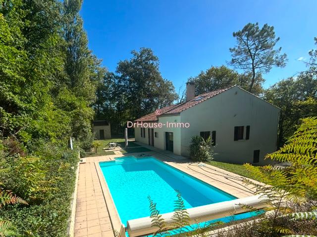 Le Vigan 46300 Maison familiale de 167 m² avec piscine, 5 chambres et 5 595 m² de terrain clos
