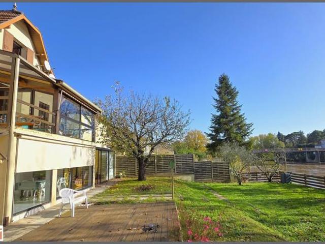 Grande maison familiale proche toutes commodités avec vue et accès privilégié au Lot