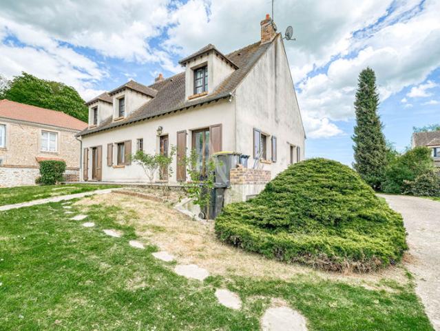 Grande maison familiale rénovée 216 m², 5 chambres, terrain sans vis à vis, garage triple