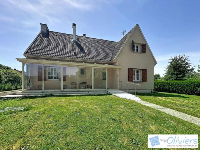 Grande maison familiale sur un superbe terrain