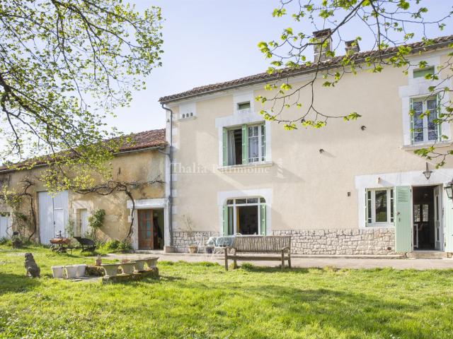 Grande maison, gîte et dépendances en Périgord Vert 215m² Beaussac