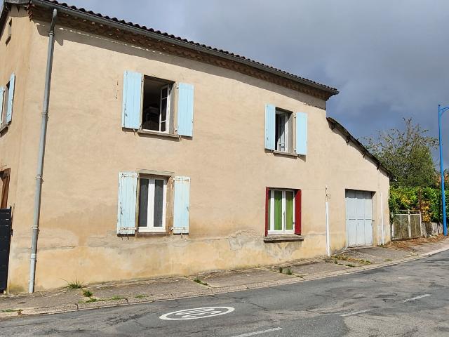 Grande maison indépendante T6 en pierres