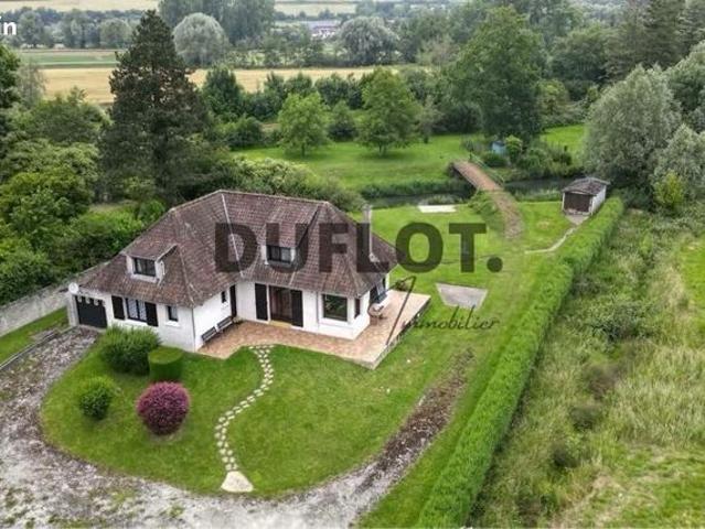Grande maison individuelle à Marconnelle