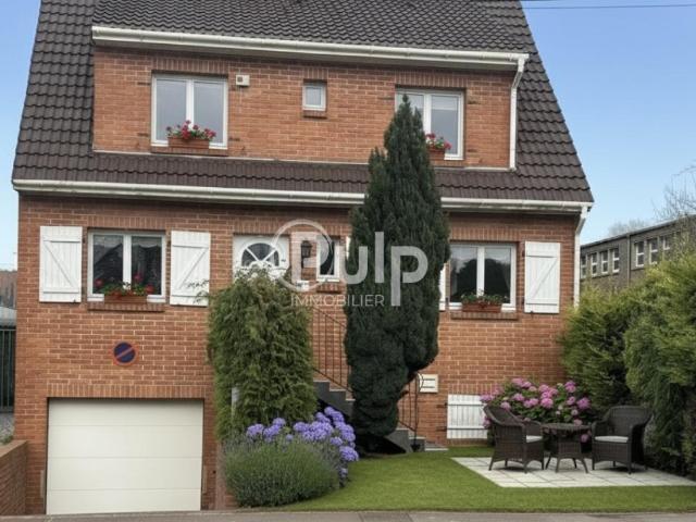 Grande maison individuelle et familiale Semi plain pied Beau jardin Sous sol complet