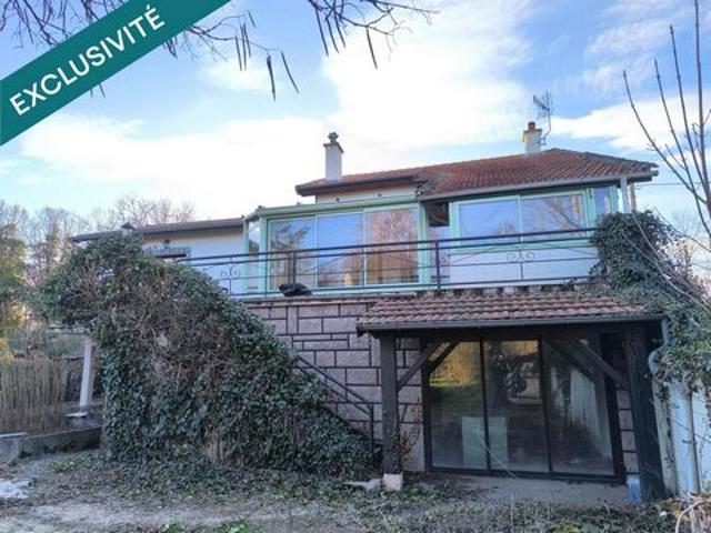 Grande maison individuelle sur joli terrain plat clos et arboré
