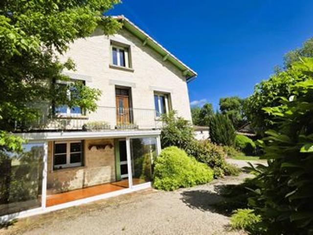 Grande maison, piscine et granges
