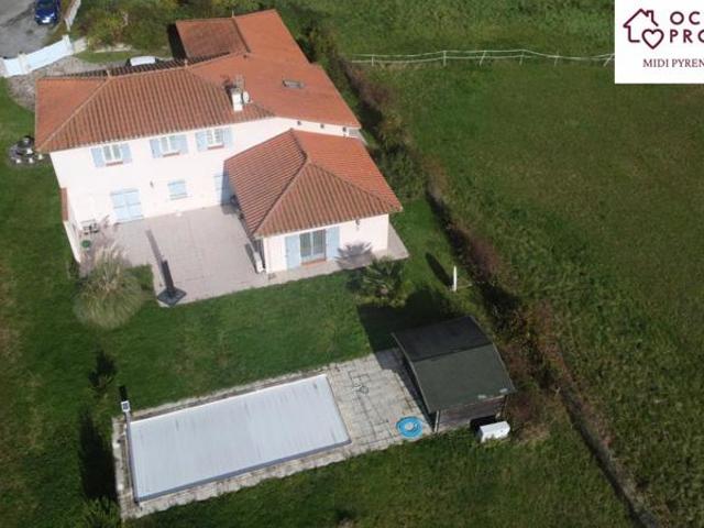 Grande maison piscine Petite village active