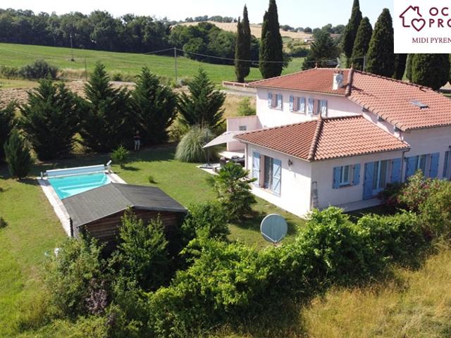 Grande maison piscine Petite village active