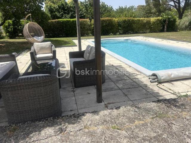 GRANDE MAISON PROCHE CENTRE VILLE 6 CHAMBRES PISCINE TERRAIN GARAGE