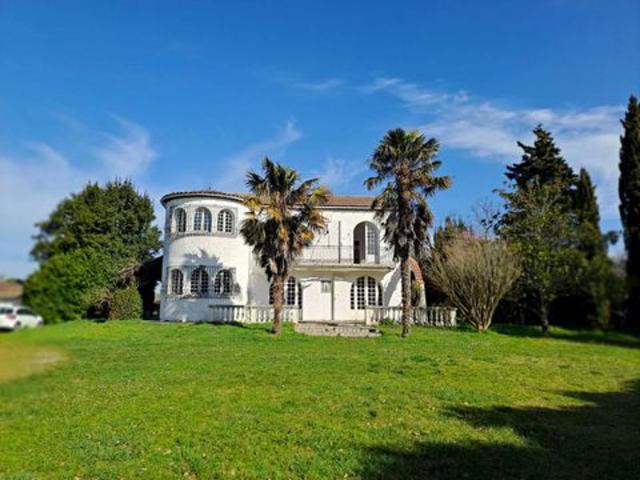 GRANDE MAISON STYLE ANDALOUSE A RENOVER AVEC SON P