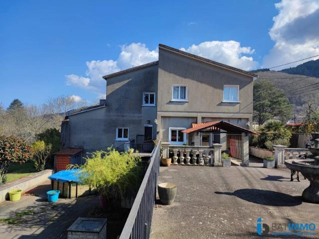 GRANDE MAISON SUR 1565 M² DE TERRAIN ETAT IMPECCABLE