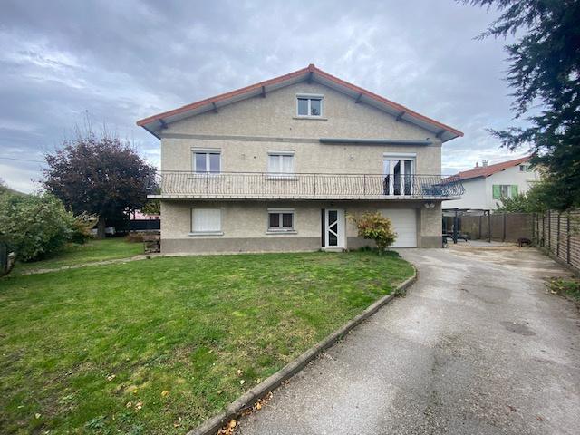 Grande Maison sur agréable terrain de 694 M2