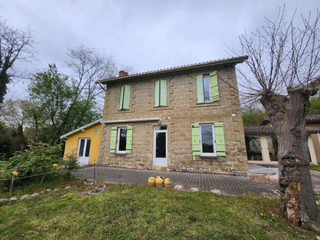Grande maison sur magnifique terrain boisé