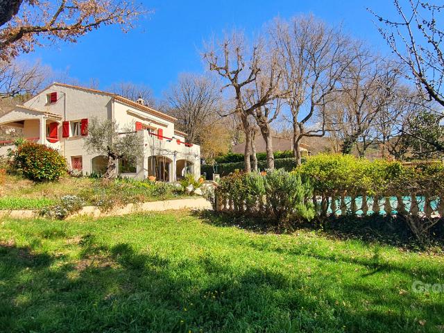 Grande maison T6 avec garage et piscine