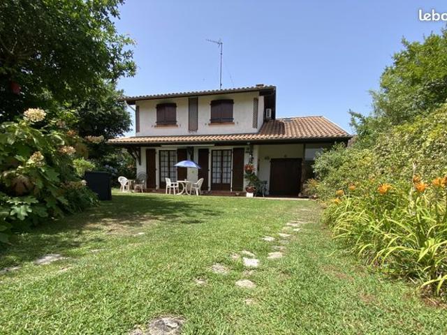 Grande maison Terrain paysagé 1040m²
