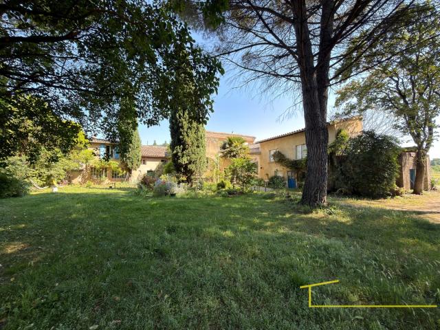 Grande maison Terrain paysagé Studio dépendances à Ven. 184m² Montélimar