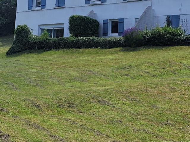 Grande maison, vue dégagée sur la baie de Saint Brieuc, au c
