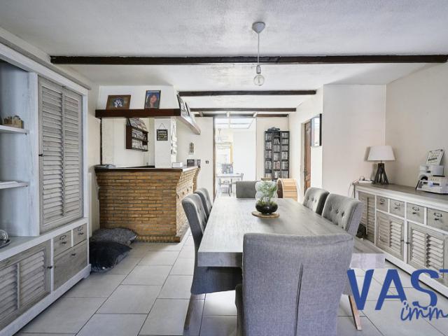 Grande maison 1930, beaux volumes, secteur recherché