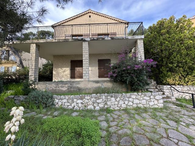 villa 133 M2 +annexes 60 M2 + combles VUE DEGAGEE PLEIN SUD