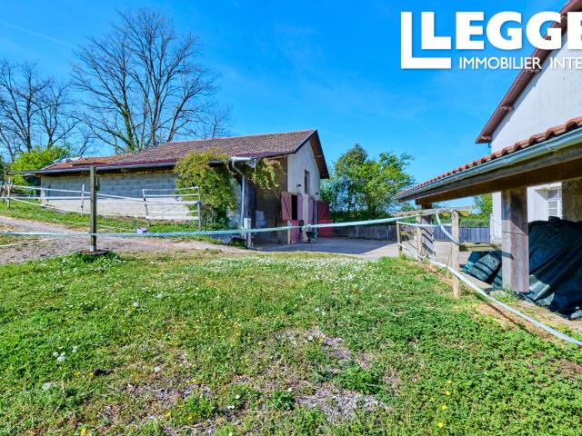 Grande maison 290 m² + maisonnette secondaire avec écurie sur 2,34 Ha de prairie