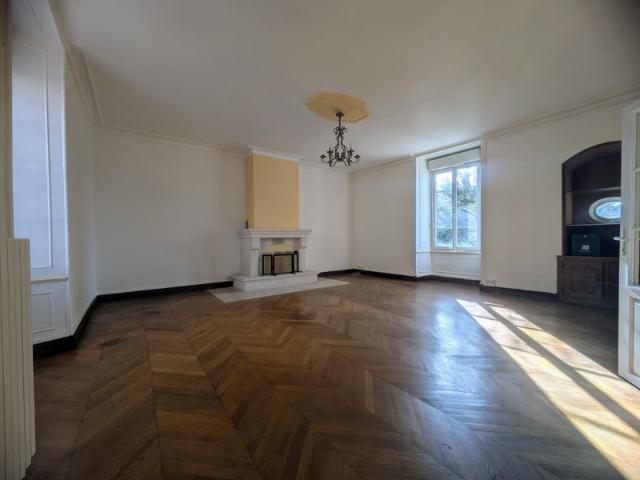 Grande maison 4 chambres + Gîte indépendant + Grange 200 m2