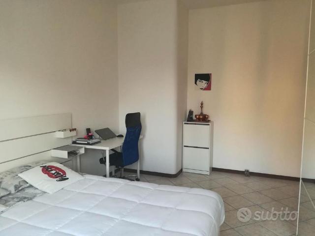 Grande stanza matrimoniale uso privato Milano Vil