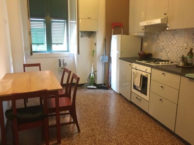 grande stanza con bagno privato bello