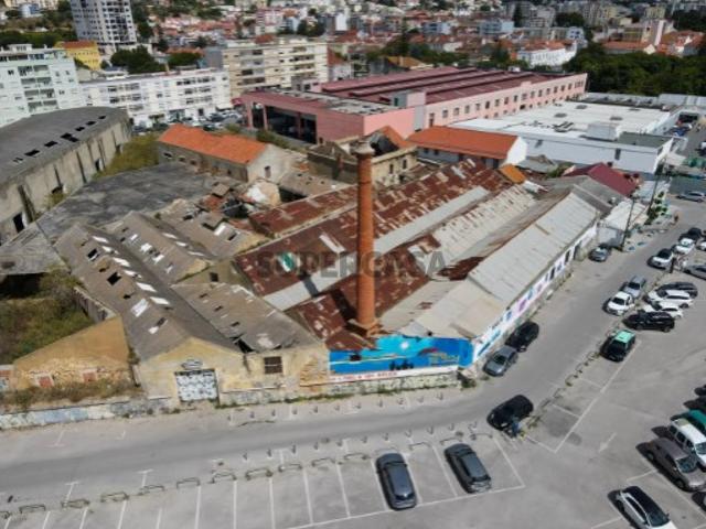 Grande potencial de Investimento junto ao mar em Setúbal, Portugal, com Viabilidade de Construção