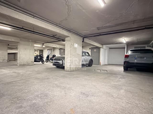 Grande place de parking 18m2