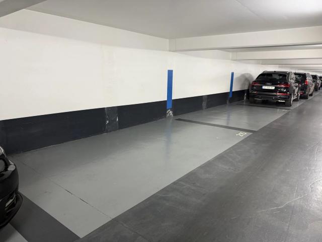? Grande place de parking – amodiation 42 ans – Paris 17e