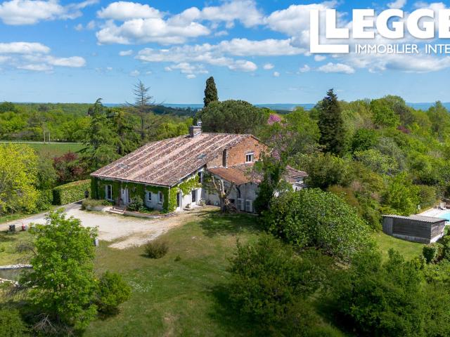 Grande propriété avec terrain, piscine et vues, idéale chambres d’hôtes ou gîtes ou grande maison familiale