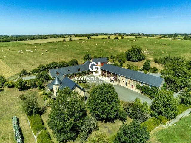 Grande Propriété Rénovée à la Campagne en activité de Gite a. 830m² Laval