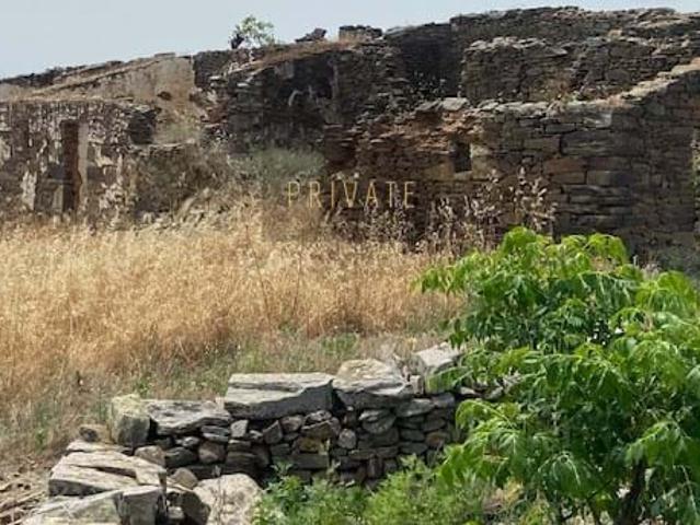 Grande Ruína com Terreno em Zona Rural