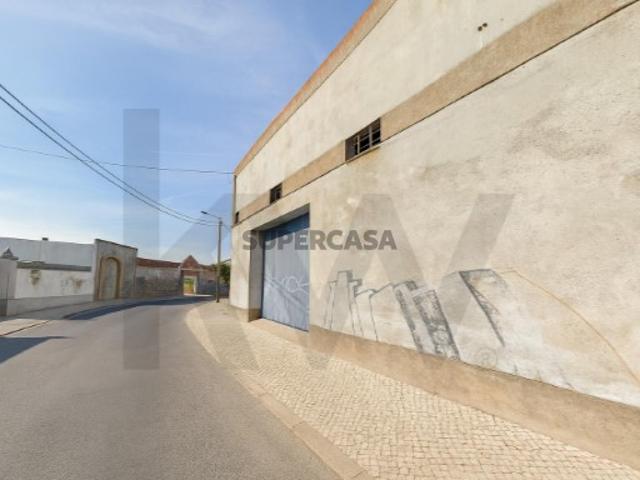 Grande terreno urbano para armazém ou logística no Montijo, ótima localização