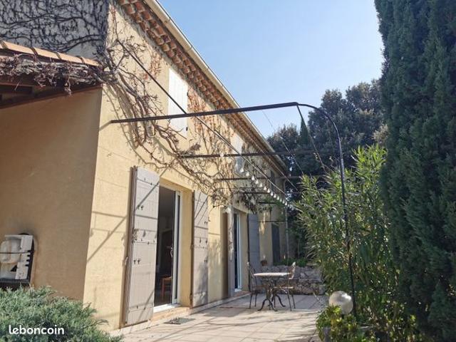 Grande Villa 5 chambres sur beau terrain avec piscine et vue