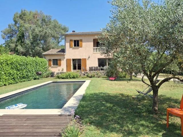 GRANDE VILLA ACCES RIVIERE