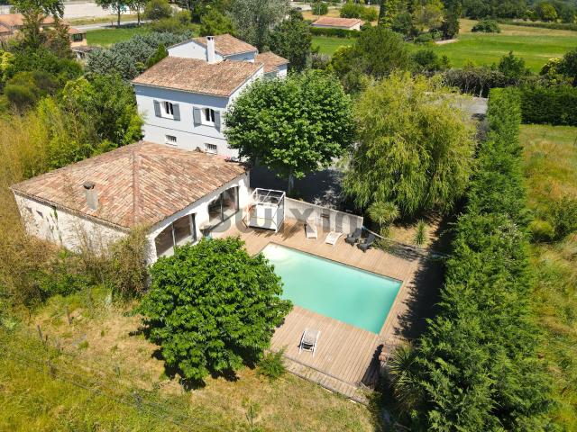 Grande villa au sud d'Alès avec piscine pool House et appartement indépendant