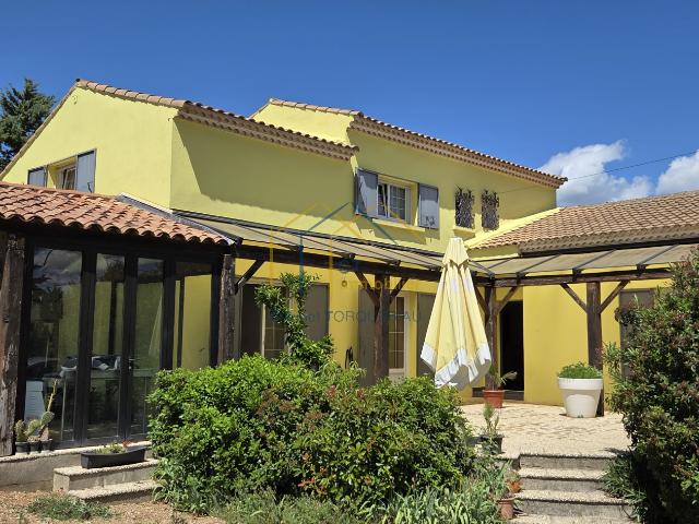 Grande villa avec 5 chambres sur près de 2200m2 de terrain